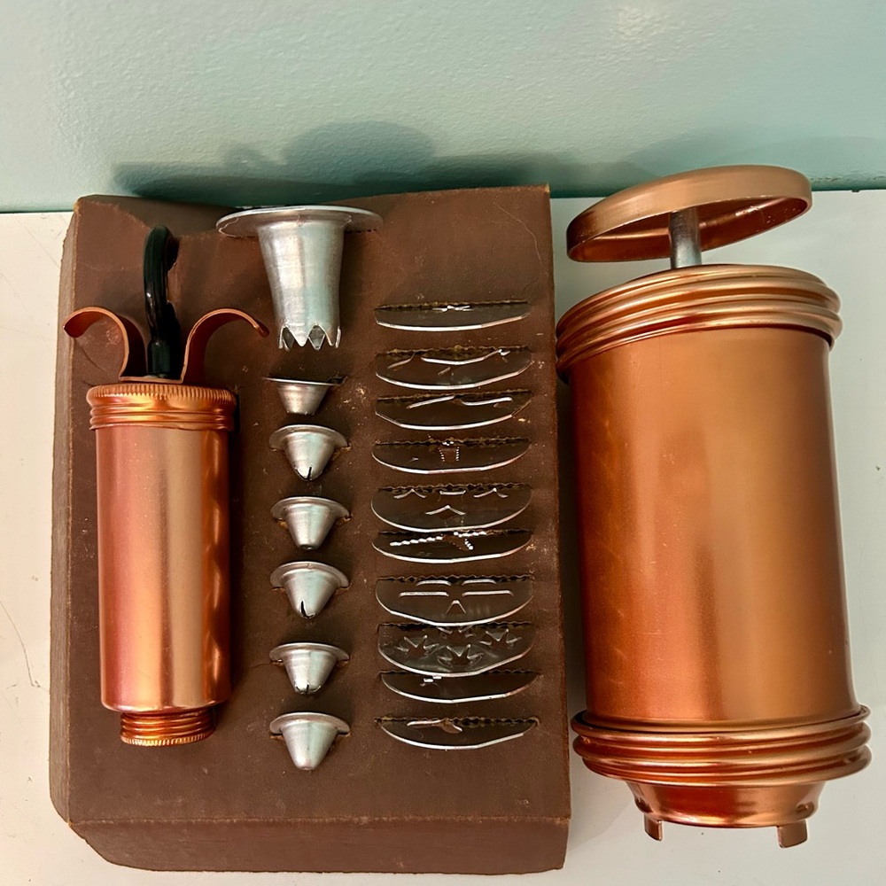Vintage Sears 19 Piece Cookie Press/Cake Decorator Kit
